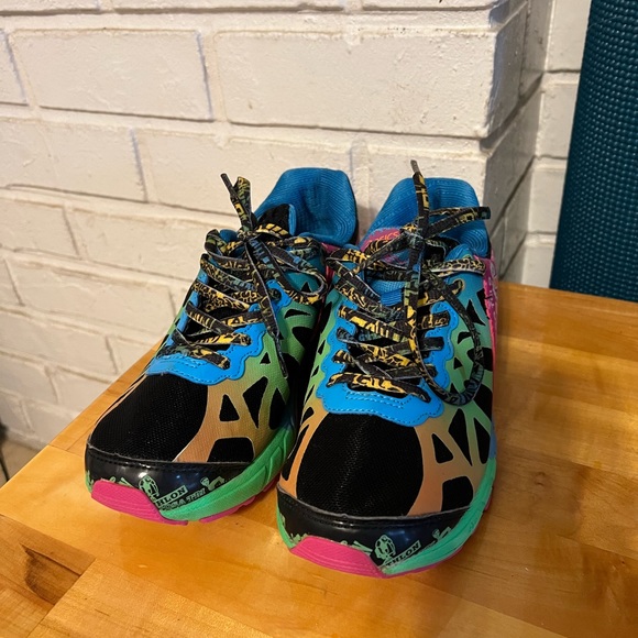 Colorful sneakers - Picture 2 of 5